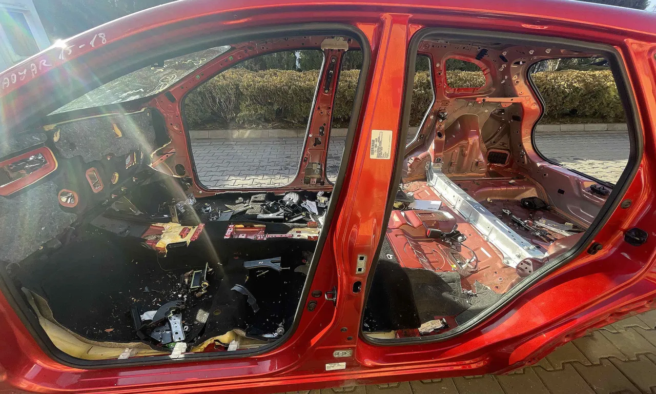 STALP MIJLOC STANGA RENAULT KADJAR 2015-2018