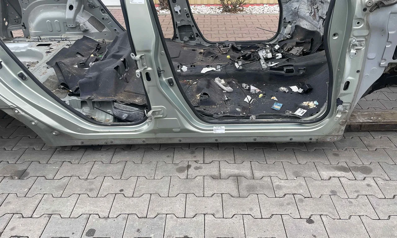 PRAG DREAPTA RENAULT KOLEOS I 2008-2011