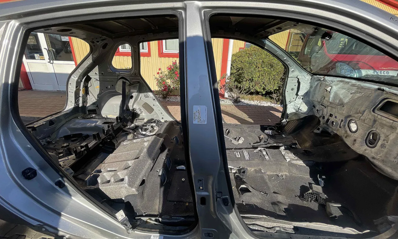 STALP MIJLOC DREAPTA RENAULT KOLEOS I 2008-2011
