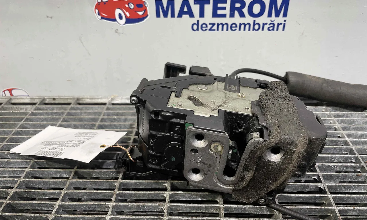 INCUIETOARE USA SPATE DREAPTA RENAULT LAGUNA III 2007-2015