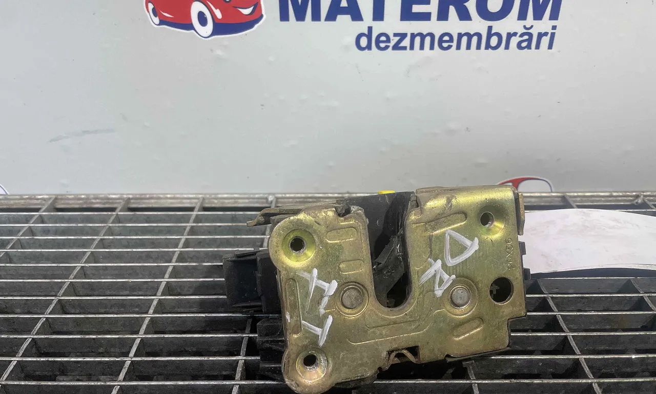 INCUIETOARE USA FATA DREAPTA RENAULT MASTER II 1997-2013