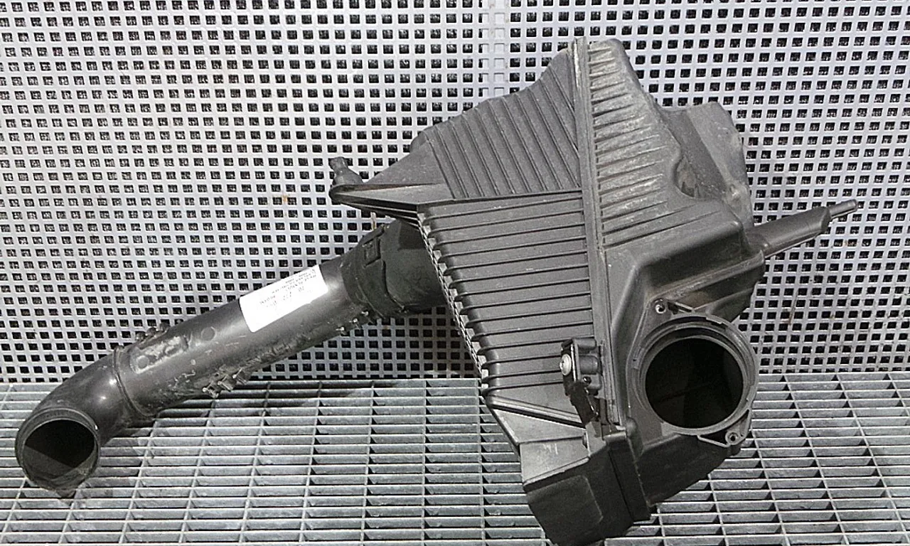 CARCASA FILTRU AER RENAULT MEGANE II 2001-2012