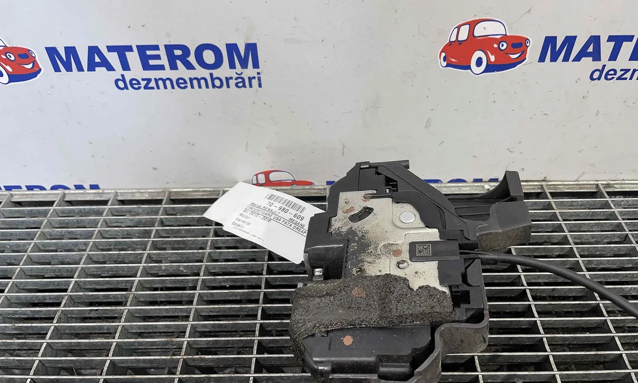 INCUIETOARE USA FATA DREAPTA RENAULT MEGANE III 2008-2016
