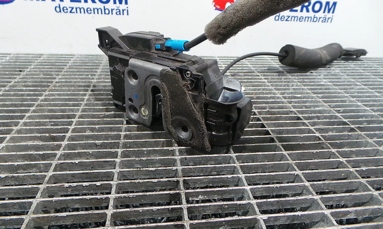 INCUIETOARE USA FATA STANGA RENAULT MEGANE III 2008-2016