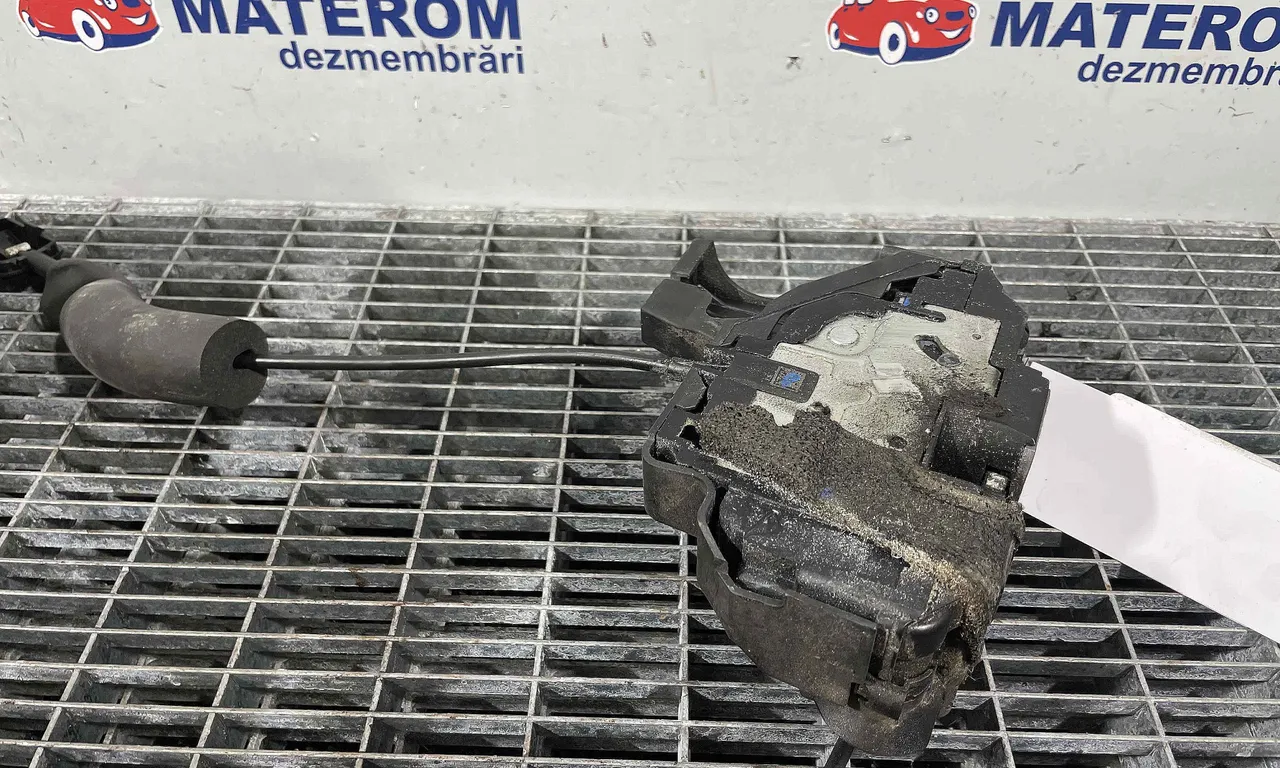 INCUIETOARE USA FATA STANGA RENAULT MEGANE III 2008-2016