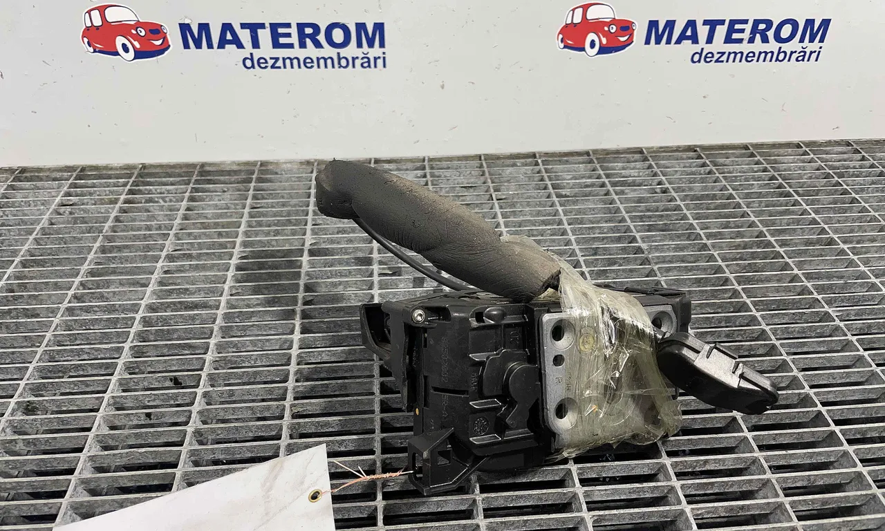 INCUIETOARE USA SPATE DREAPTA RENAULT MEGANE III 2008-2012
