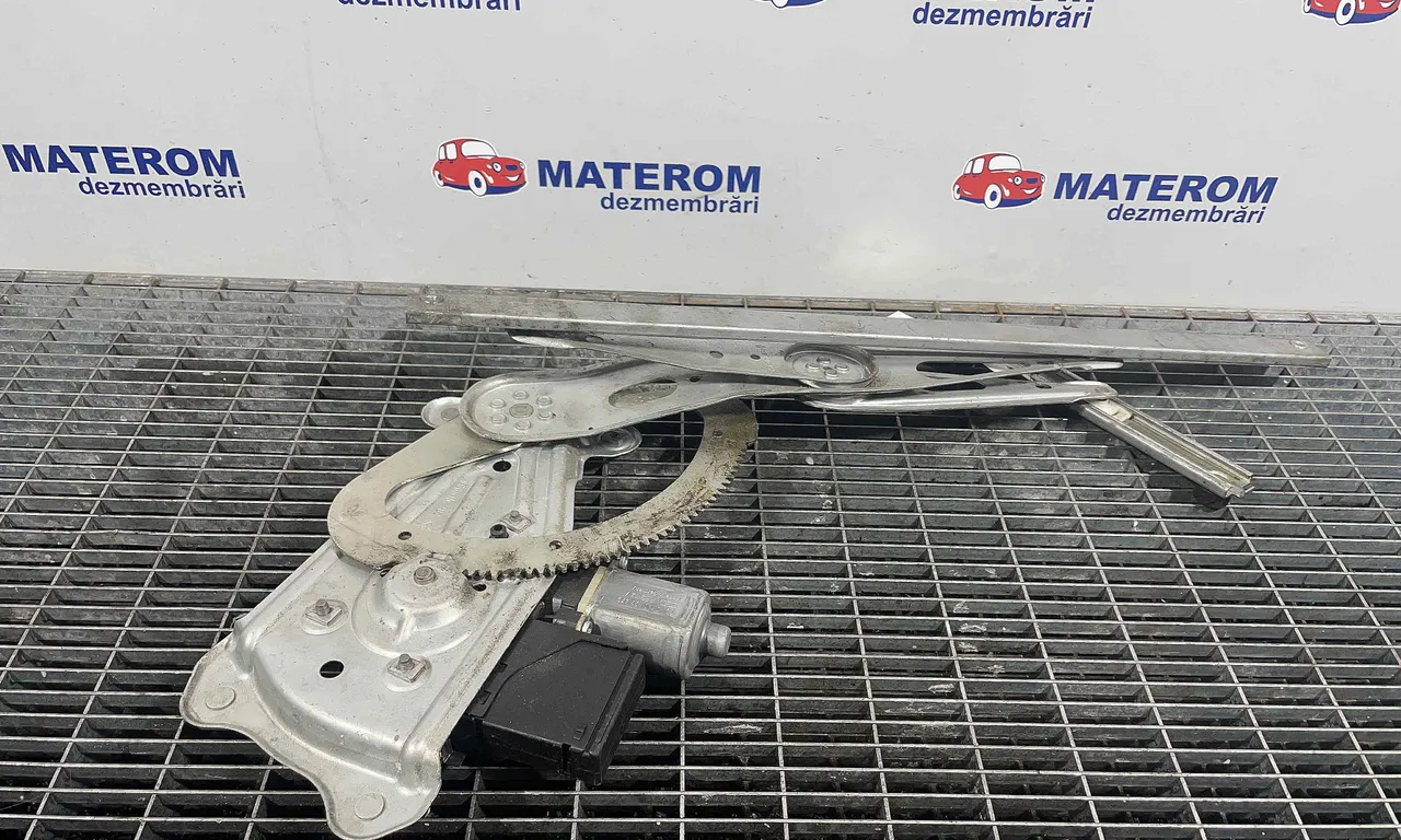 MACARA USA FATA STANGA RENAULT MEGANE III 2008-2012