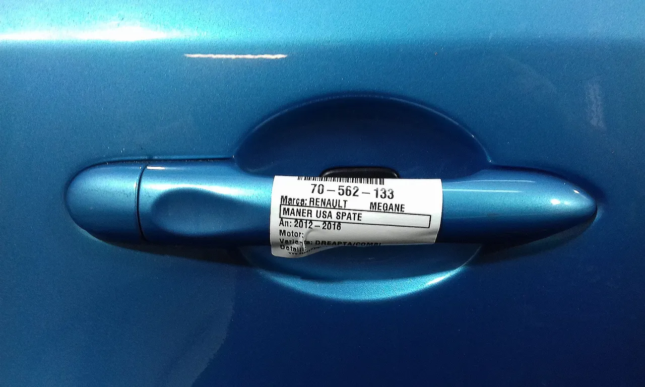 MANER USA SPATE DREAPTA RENAULT MEGANE III 2008-2016