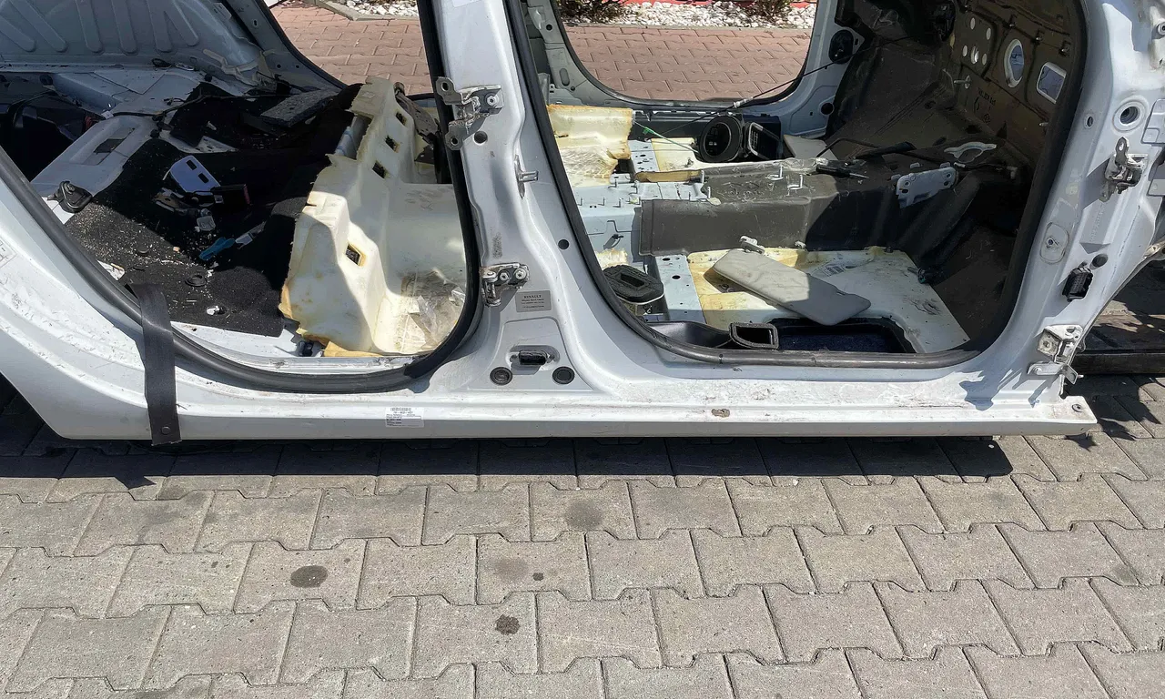 PRAG DREAPTA RENAULT MEGANE III 2008-2016