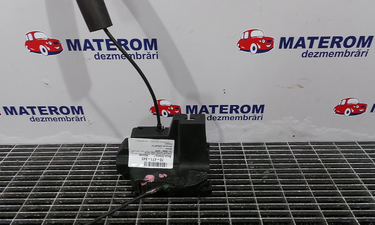 INCUIETOARE USA FATA DREAPTA RENAULT MEGANE III 2008-2016