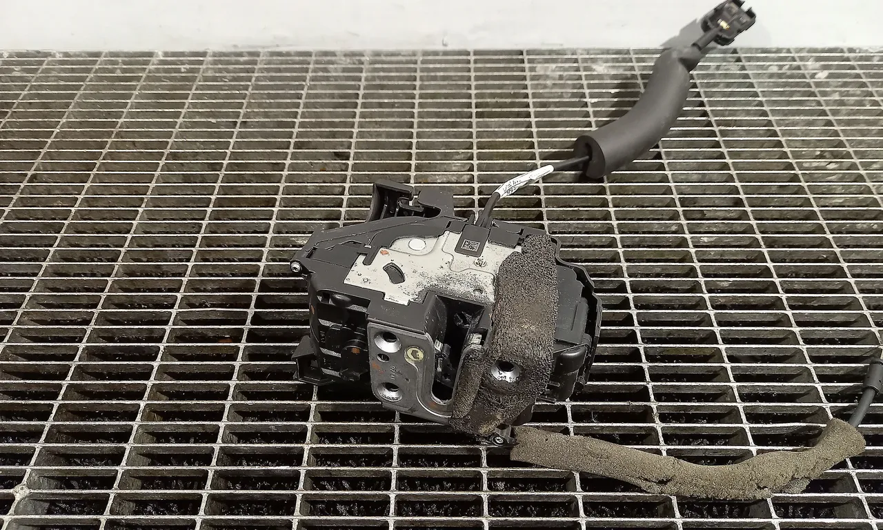 INCUIETOARE USA FATA DREAPTA RENAULT MEGANE III 2008-2016