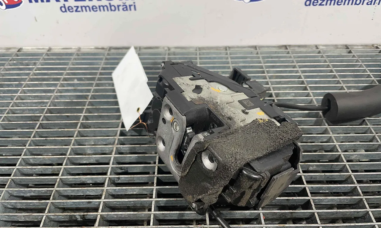 INCUIETOARE USA FATA DREAPTA RENAULT MEGANE III 2008-2016