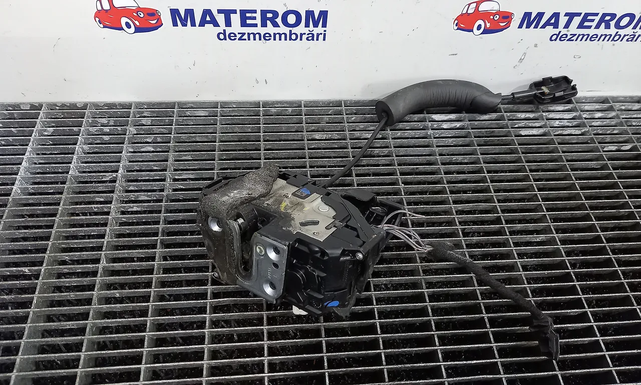 INCUIETOARE USA FATA STANGA RENAULT MEGANE III 2008-2016