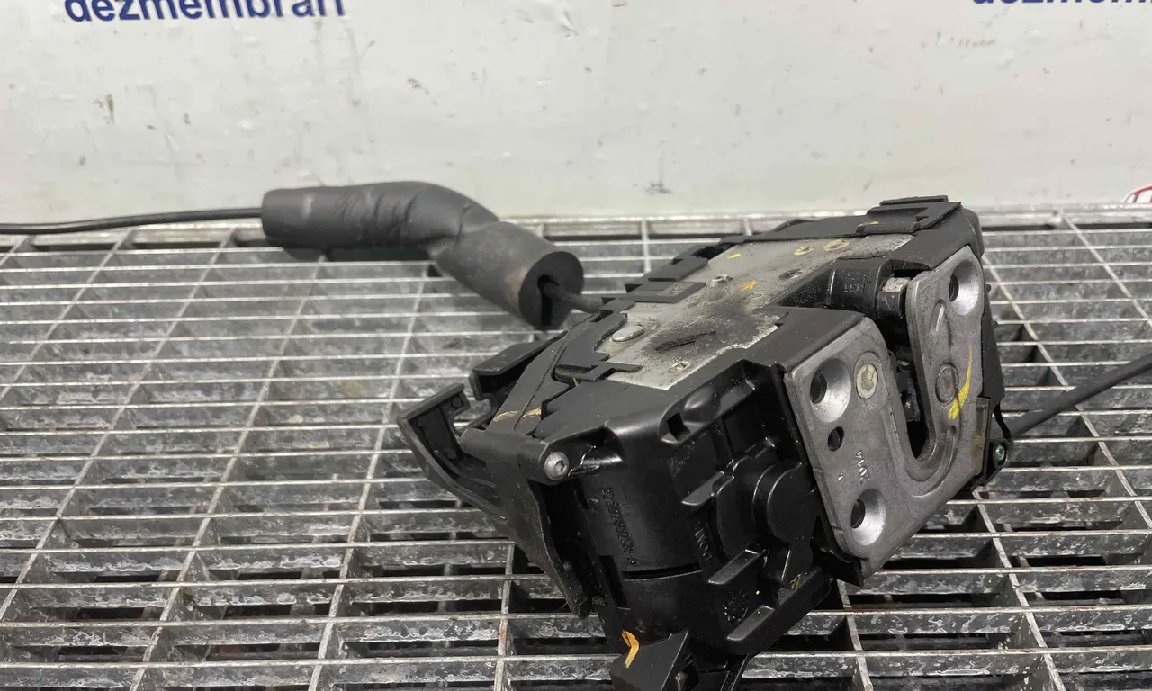 INCUIETOARE USA SPATE DREAPTA RENAULT MEGANE III 2008-2016