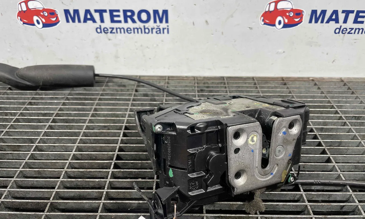 INCUIETOARE USA SPATE DREAPTA RENAULT MEGANE III 2008-2016