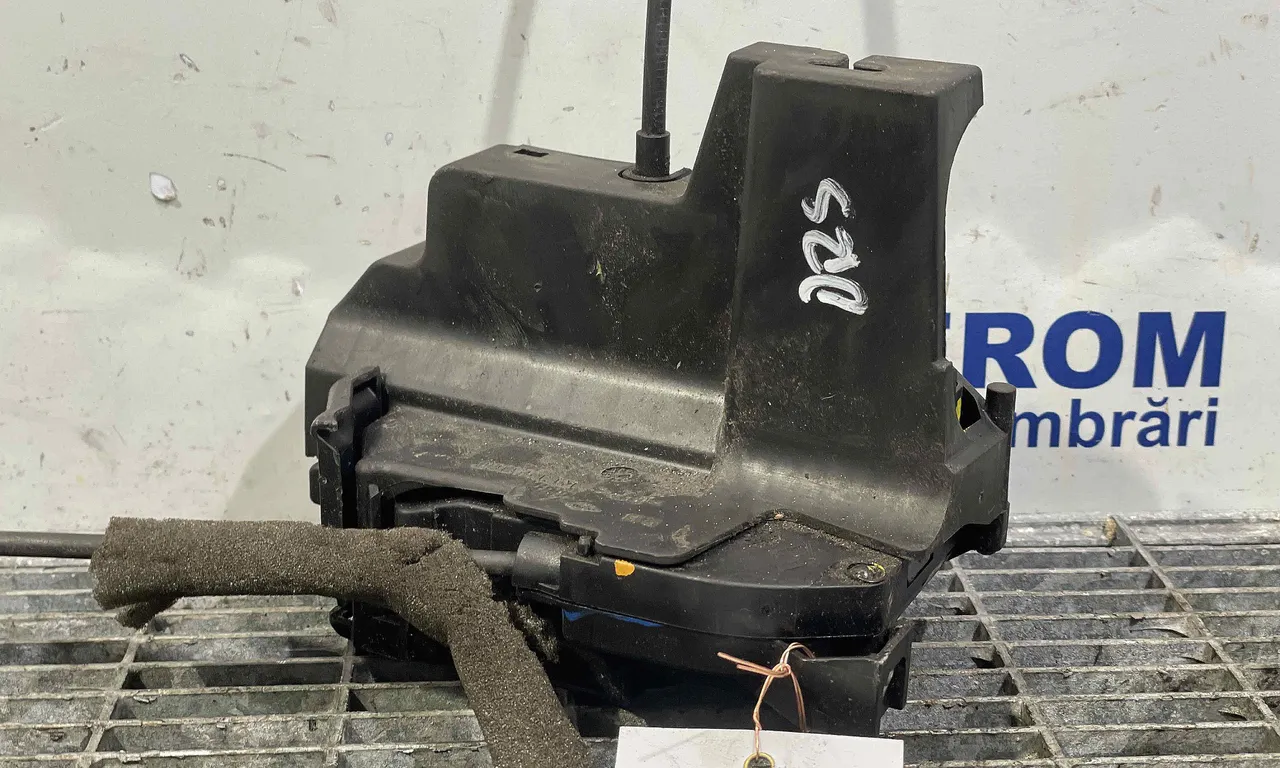 INCUIETOARE USA SPATE DREAPTA RENAULT MEGANE III 2008-2016