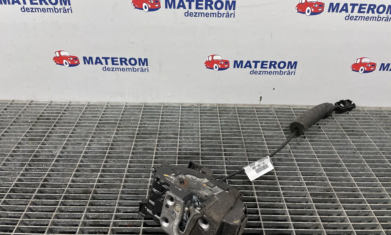 INCUIETOARE USA SPATE DREAPTA RENAULT MEGANE III 2008-2016