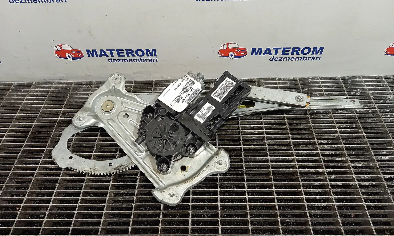 MACARA USA FATA DREAPTA RENAULT MEGANE III 2008-2016