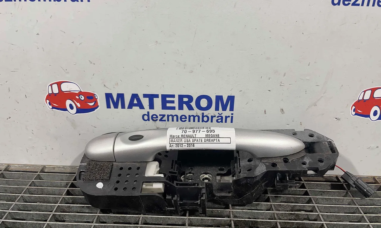 MANER USA SPATE DREAPTA RENAULT MEGANE III 2008-2016