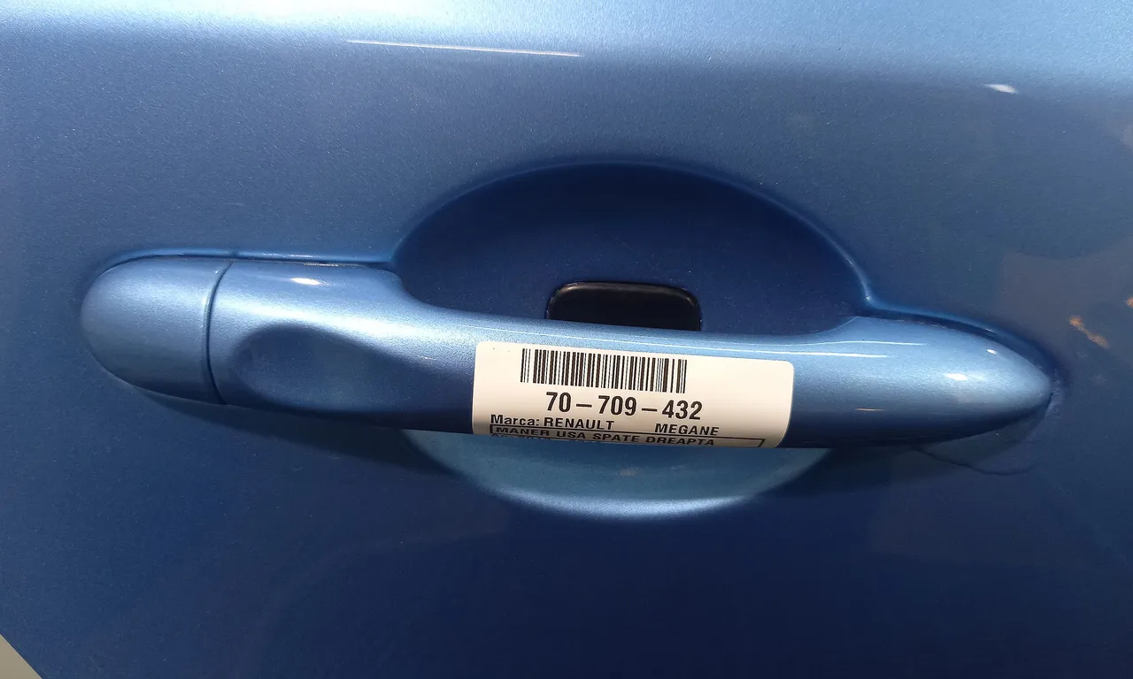 MANER USA SPATE DREAPTA RENAULT MEGANE III 2008-2016