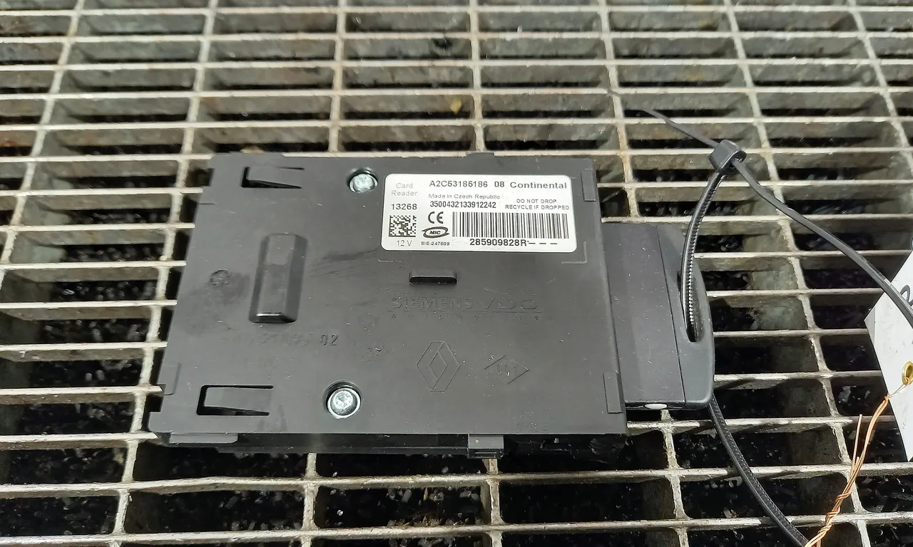 CONTACT PORNIRE RENAULT MEGANE III 2008-2016