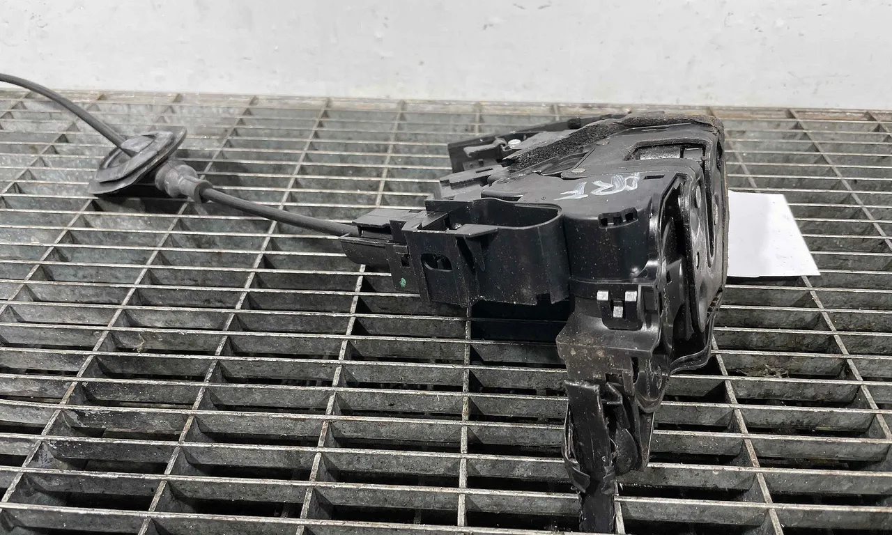 INCUIETOARE USA FATA DREAPTA RENAULT MEGANE IV 2015-2020