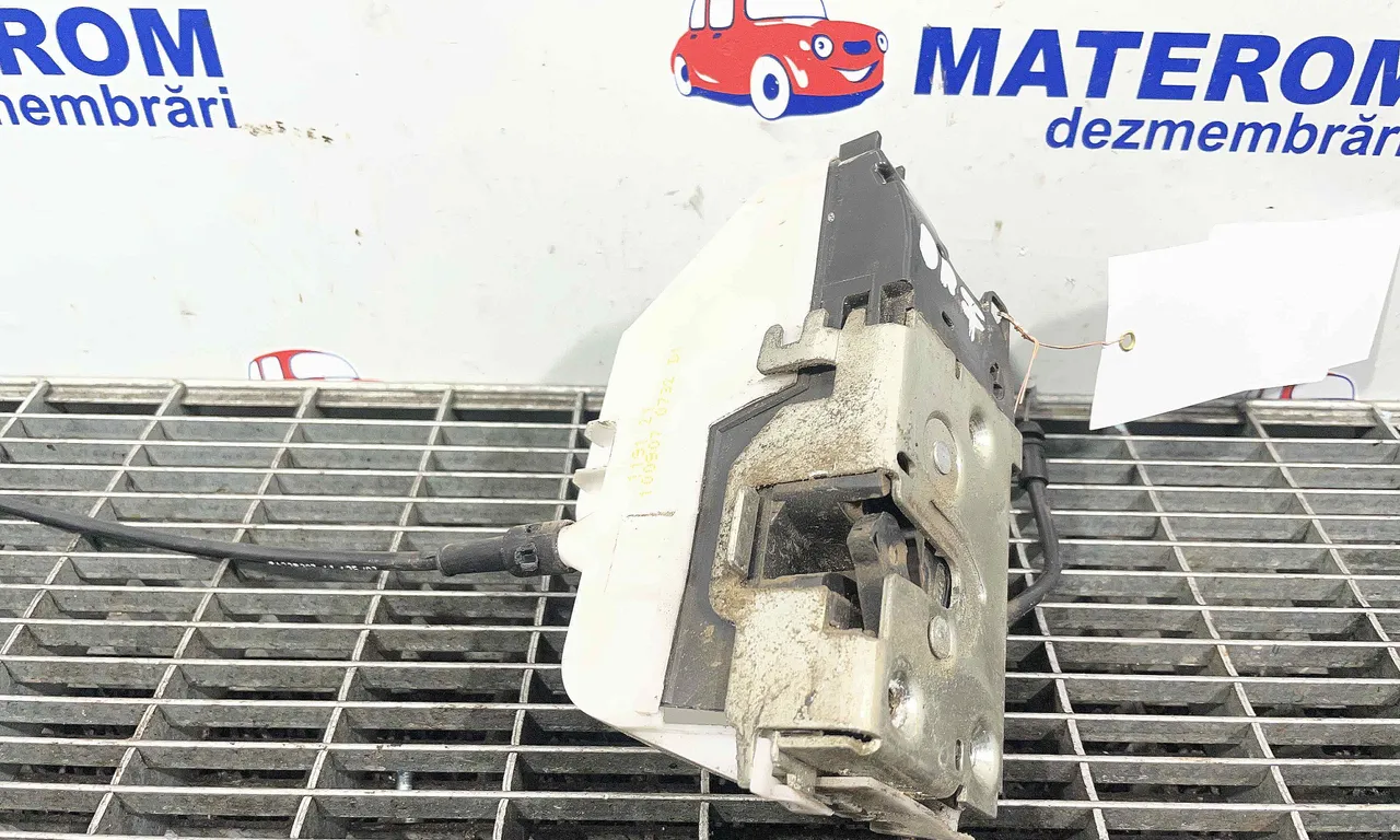 INCUIETOARE USA FATA DREAPTA RENAULT SCENIC II 2003-2010