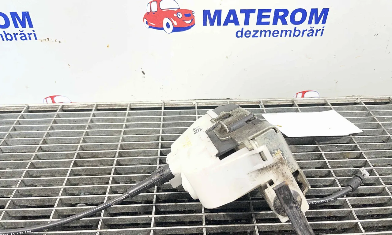 INCUIETOARE USA FATA DREAPTA RENAULT SCENIC II 2003-2010