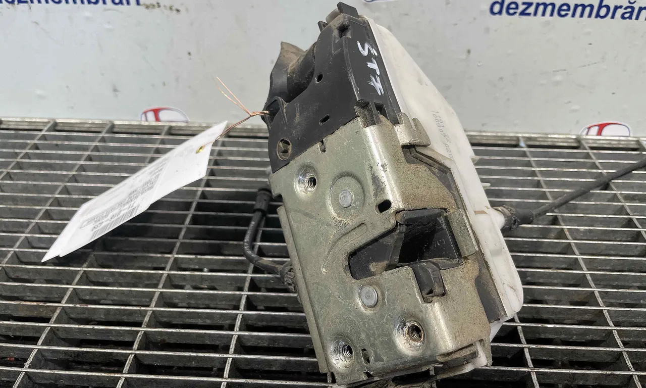INCUIETOARE USA FATA STANGA RENAULT SCENIC II 2003-2010