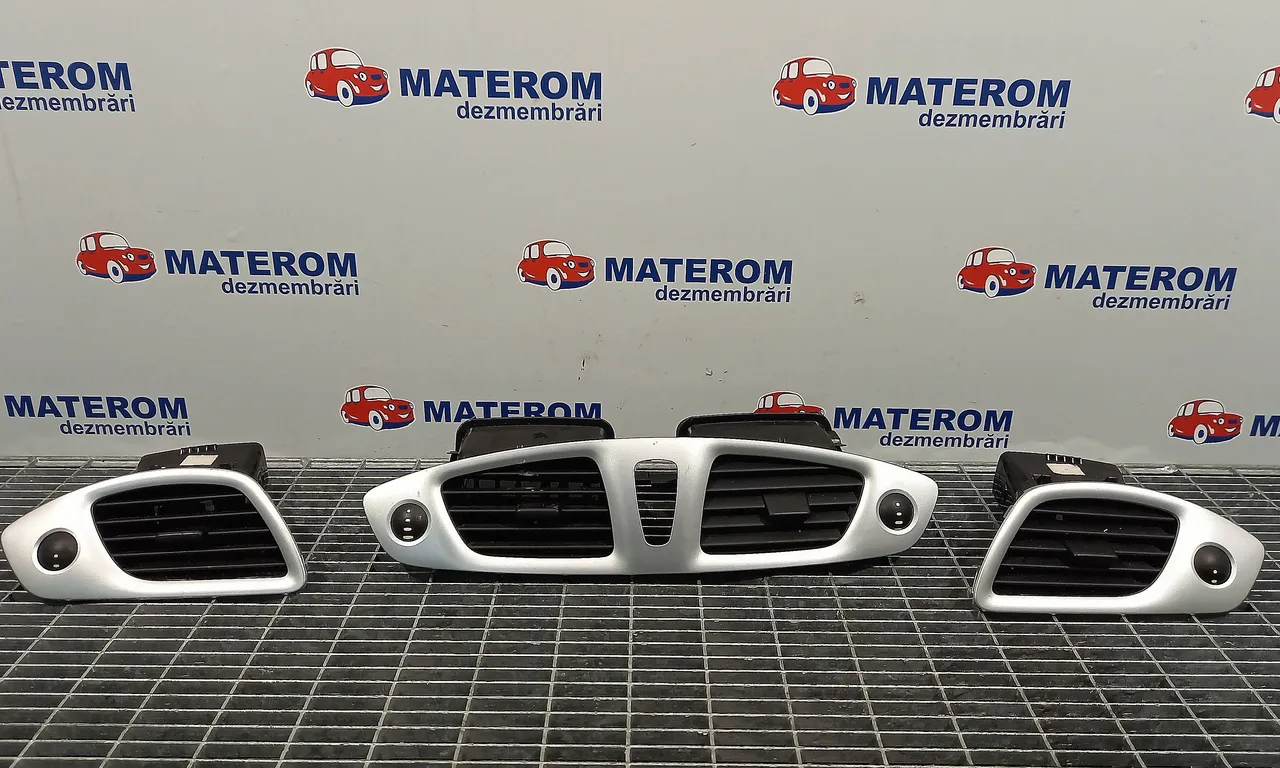 GRILA BORD RENAULT SCENIC III 2008-2016