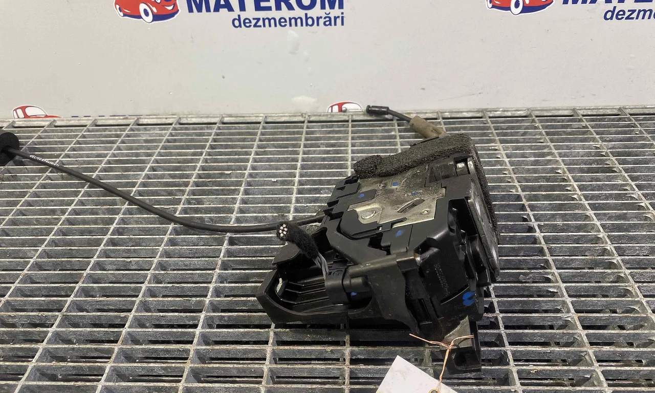 INCUIETOARE USA FATA DREAPTA RENAULT SCENIC III 2008-2016