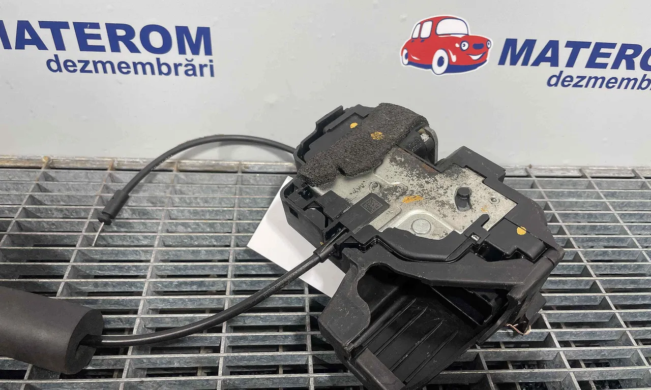 INCUIETOARE USA FATA DREAPTA RENAULT SCENIC III 2008-2016