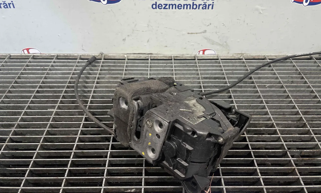 INCUIETOARE USA FATA STANGA RENAULT SCENIC III 2008-2016
