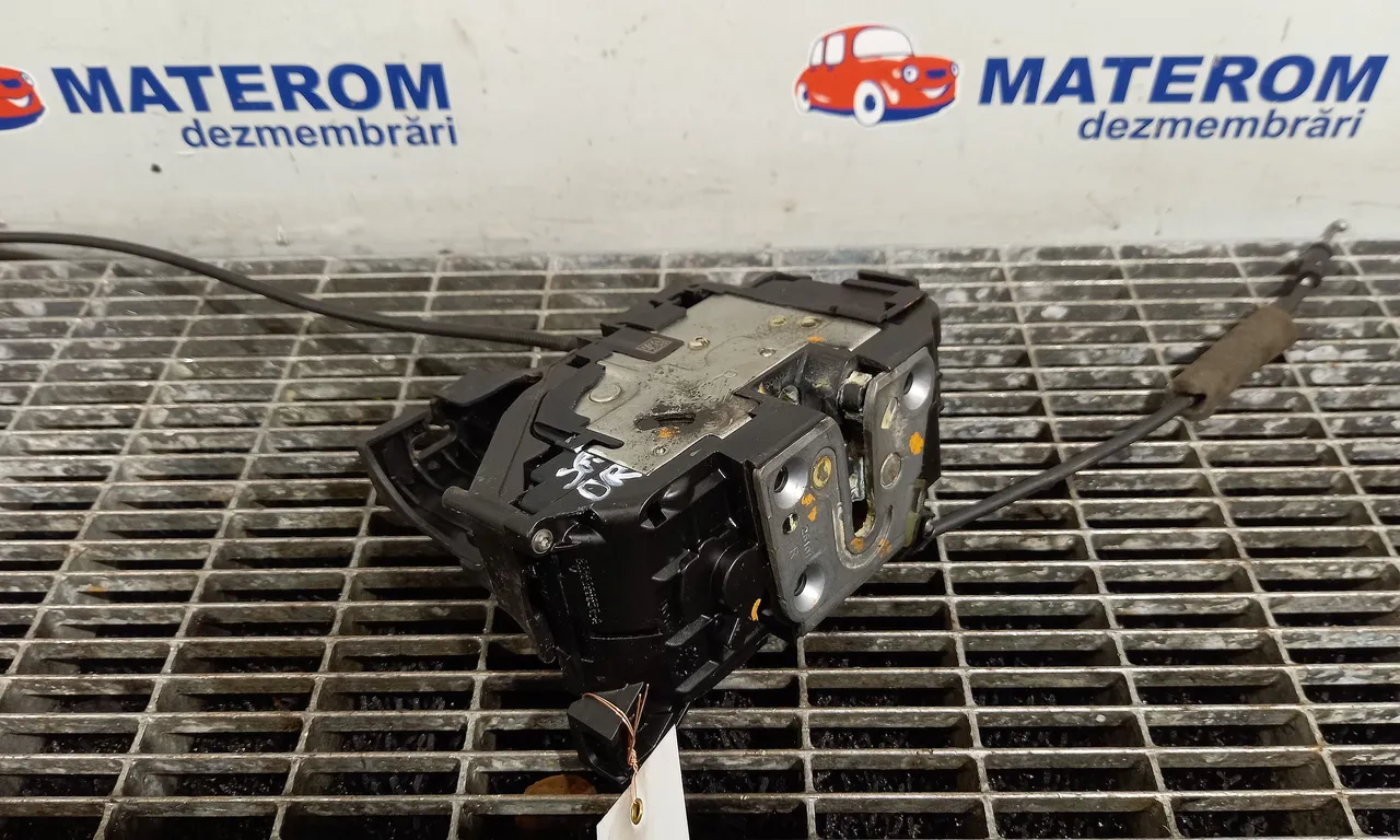 INCUIETOARE USA SPATE DREAPTA RENAULT SCENIC III 2008-2016