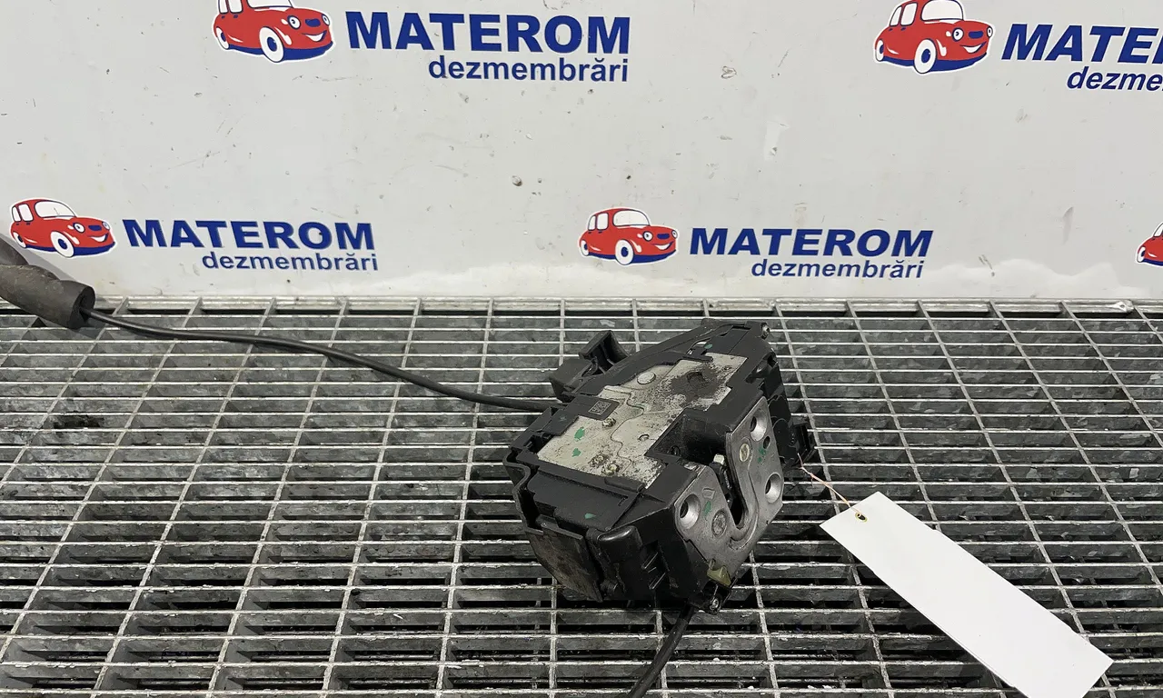 INCUIETOARE USA SPATE STANGA RENAULT SCENIC III 2008-2016