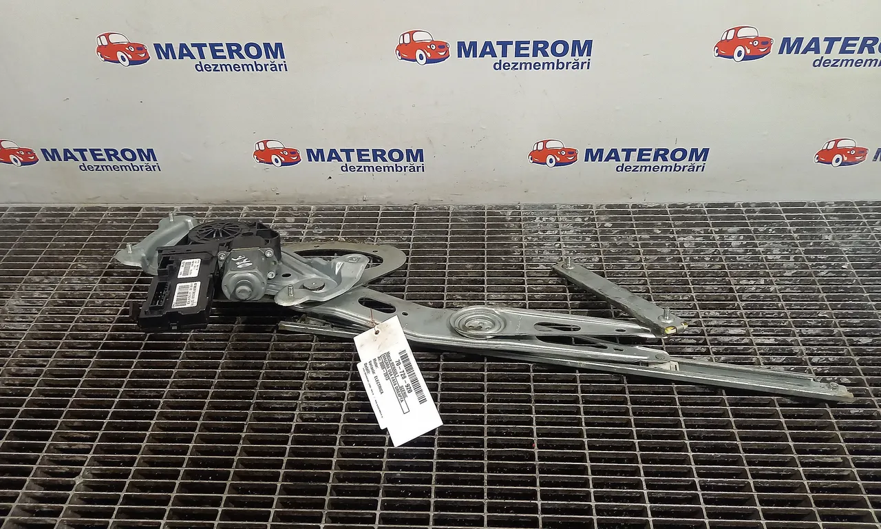 MACARA USA FATA DREAPTA RENAULT SCENIC III 2008-2016