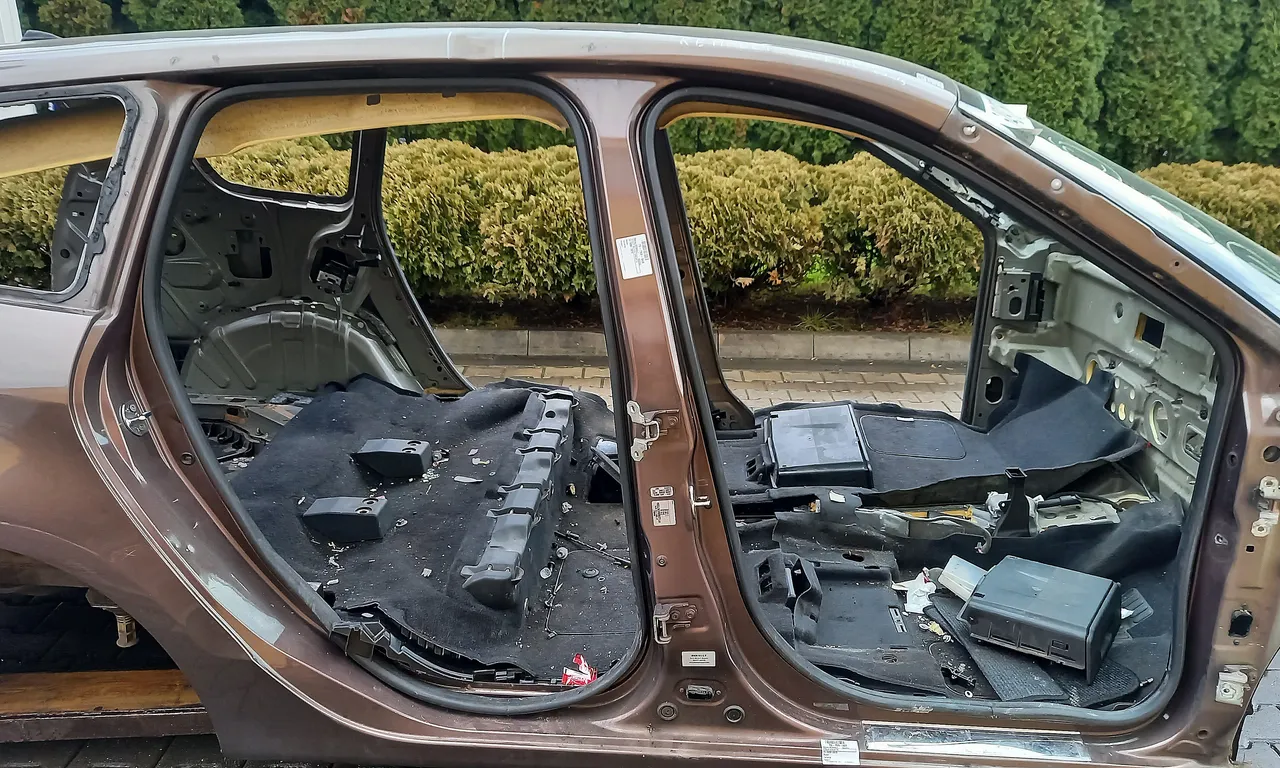 STALP MIJLOC DREAPTA RENAULT SCENIC III 2008-2016