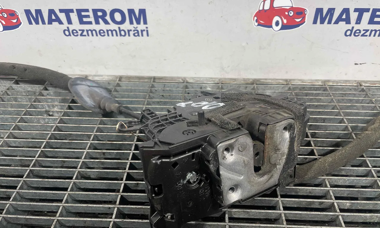 INCUIETOARE USA FATA DREAPTA RENAULT TWINGO III 2014-2020