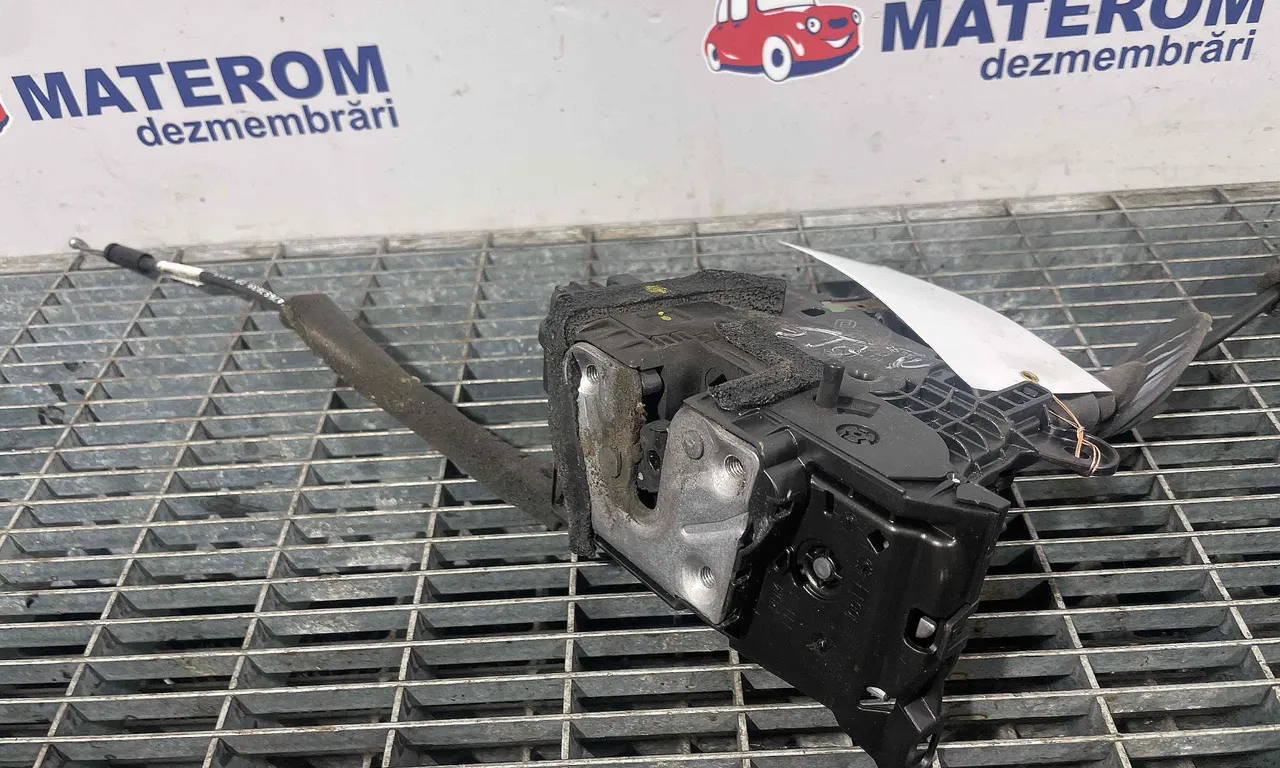 INCUIETOARE USA SPATE STANGA RENAULT TWINGO III 2014-2020