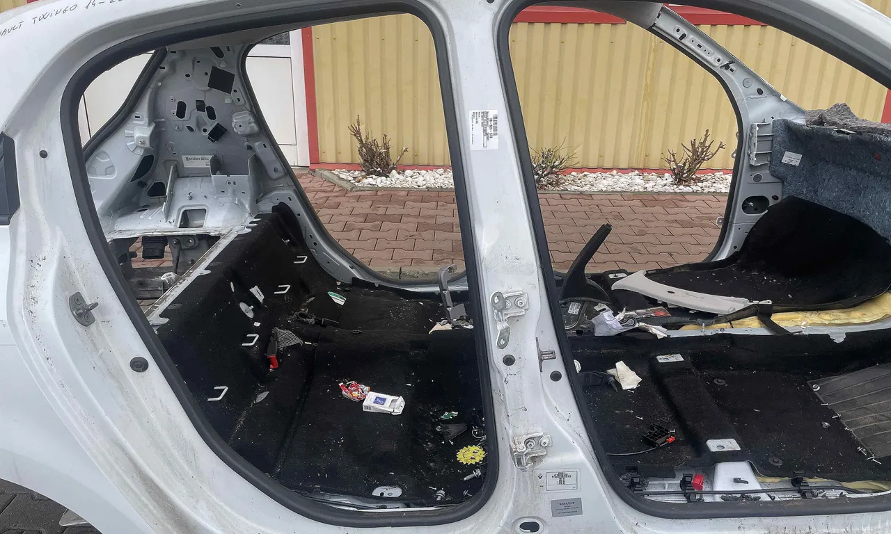 STALP MIJLOC DREAPTA RENAULT TWINGO III 2014-2020