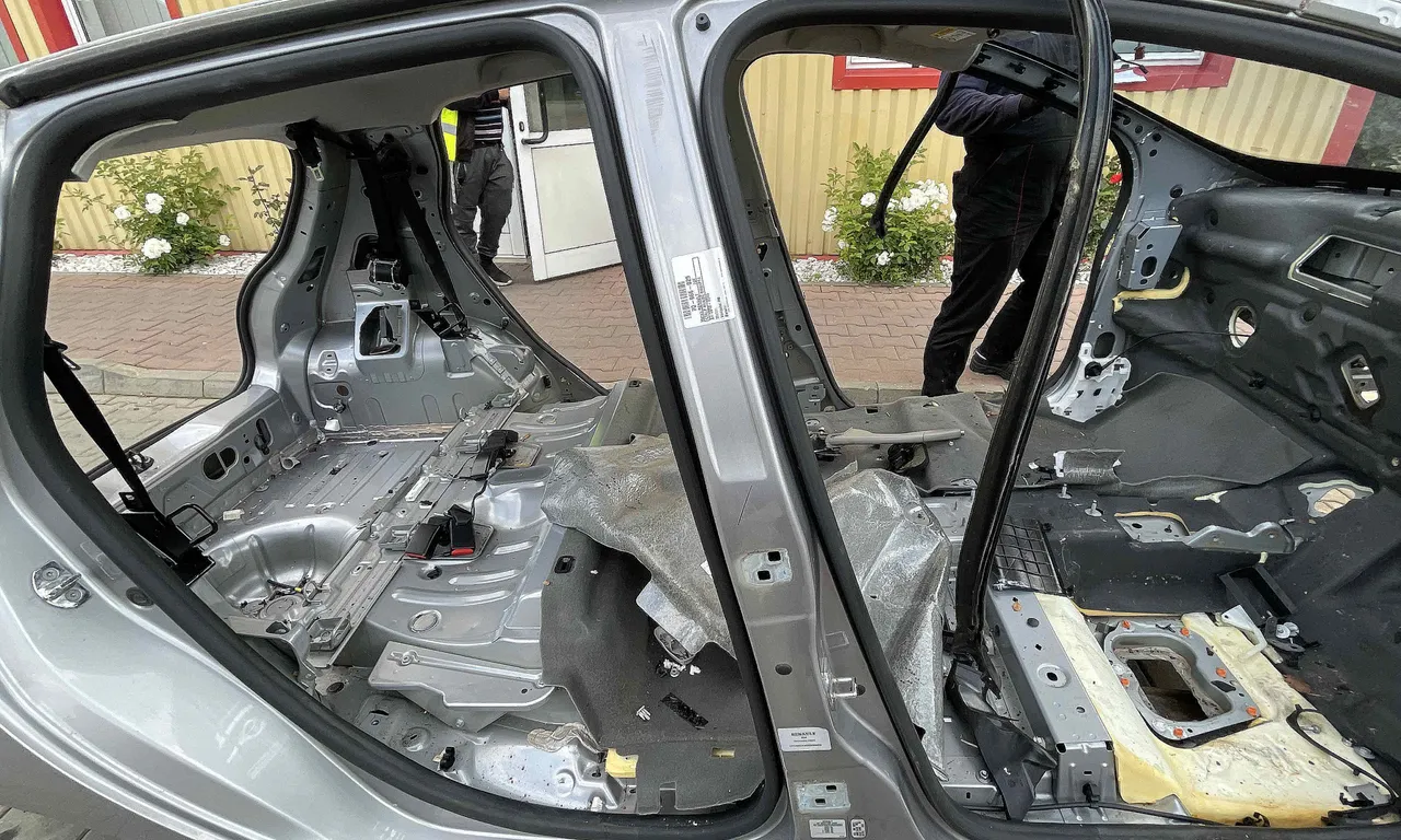 STALP MIJLOC DREAPTA RENAULT ZOE 2012-2019