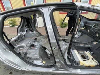 STALP MIJLOC DREAPTA RENAULT ZOE ZOE 2012-2019 oe 765002408R, vedere frontata