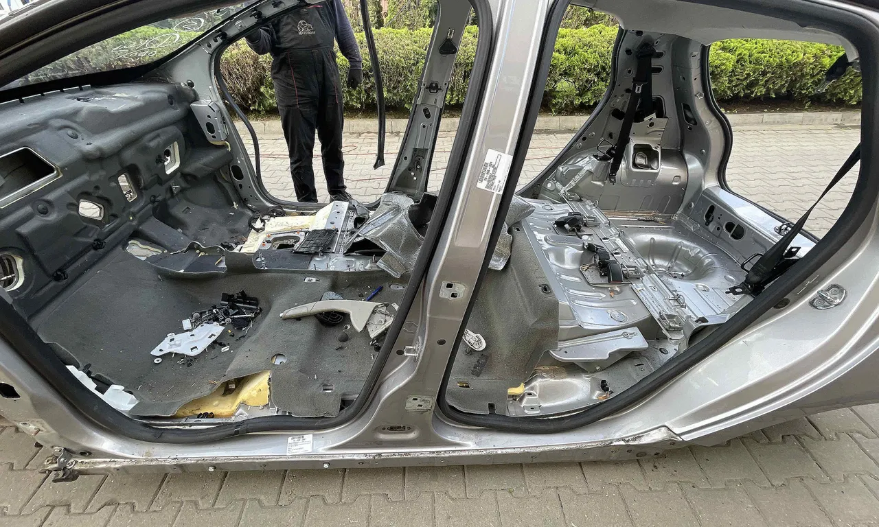 STALP MIJLOC STANGA RENAULT ZOE 2012-2019