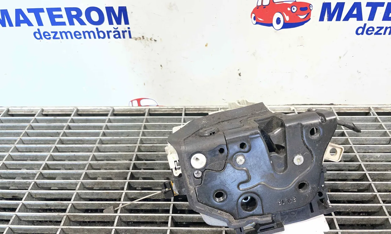 INCUIETOARE USA SPATE STANGA SEAT ALTEA XL 2006-2015