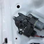 Motoras macara usa dreapta spate SEAT ARONA 2017-2026 5Q0959804, vedere frontata