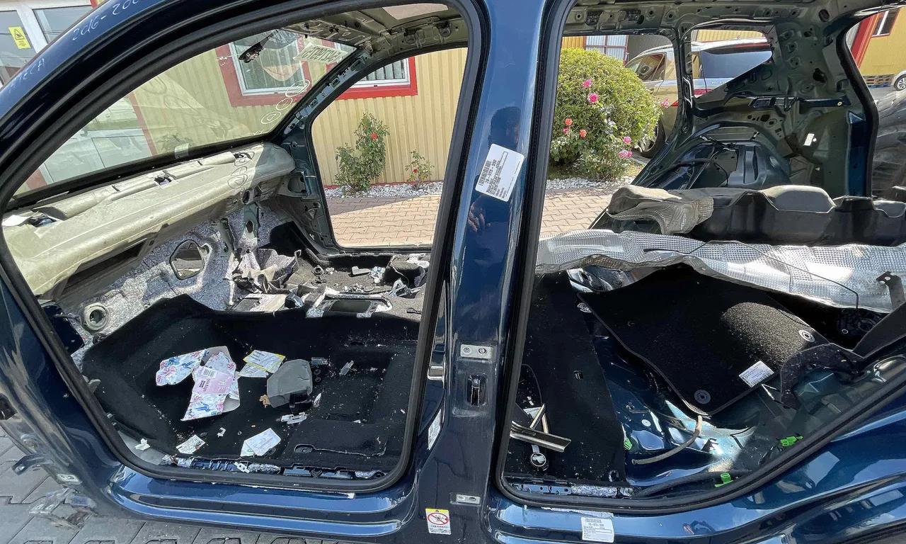 STALP MIJLOC STANGA SEAT ATECA 2016-2020