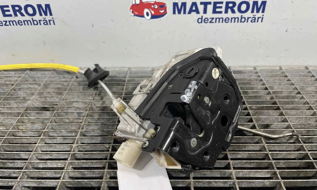 INCUIETOARE USA SPATE DREAPTA SEAT EXEO 2008-2013