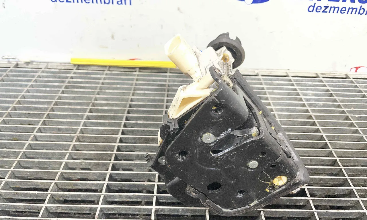 INCUIETOARE USA SPATE DREAPTA SEAT EXEO 2008-2013