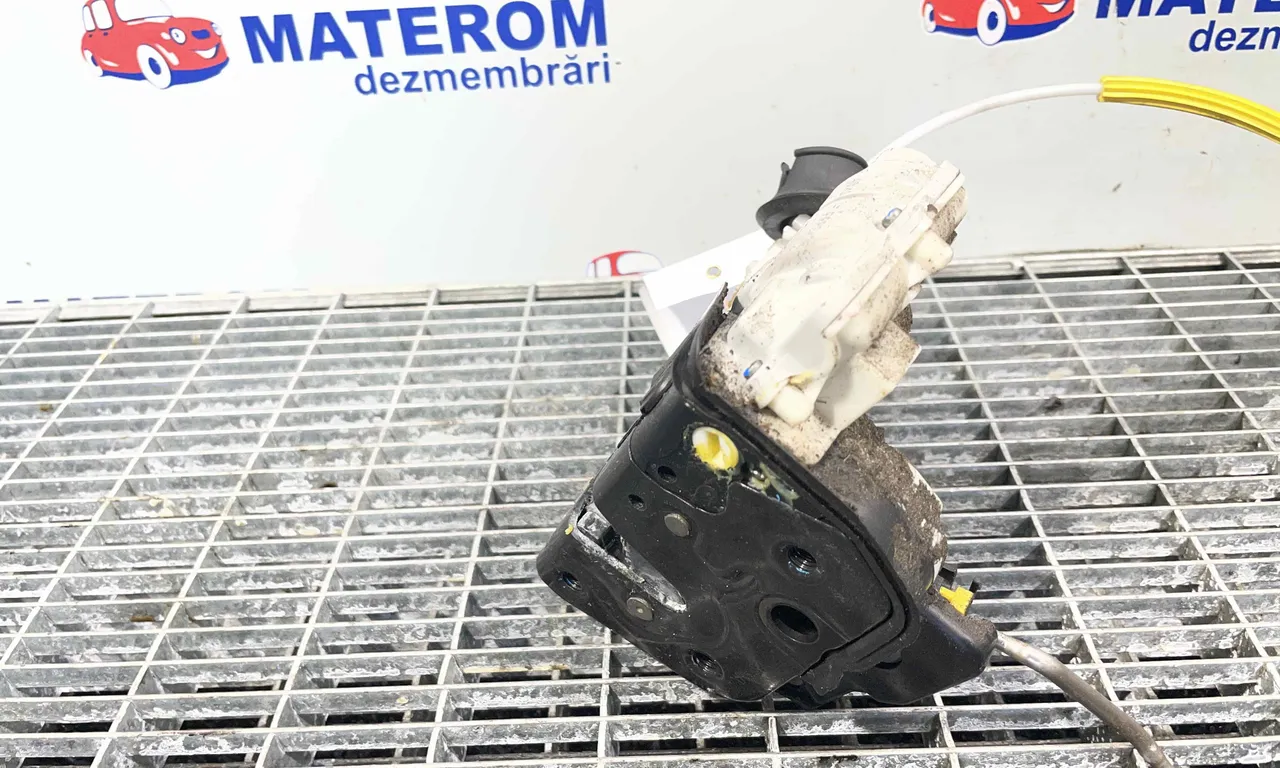 INCUIETOARE USA SPATE DREAPTA SEAT EXEO 2008-2013