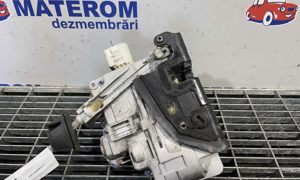 INCUIETOARE USA SPATE STANGA SEAT EXEO 2008-2013